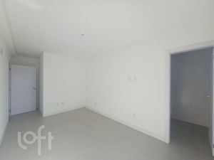 Image 4 - 890295