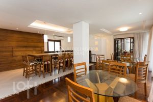 Image 4 - 890298