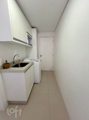 Image 9 - 890420