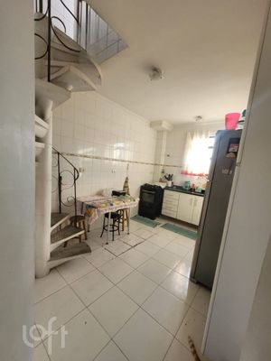 Image 4 - 890421