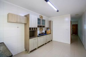 Image 6 - 890422