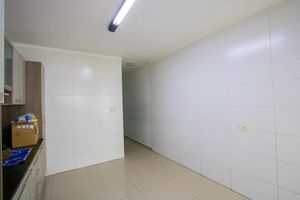 Image 5 - 890422