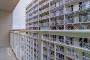 Image 10 - 890423