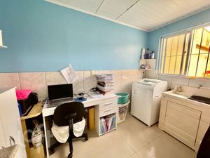 Image 10 - 890438