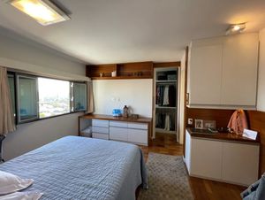 Image 8 - 890446