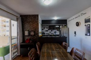 Image 10 - 890457
