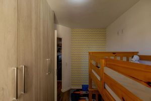 Image 21 - 890457