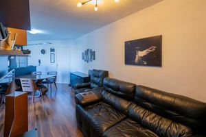 Image 3 - 890457