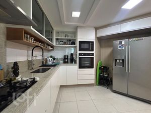 Image 11 - 890483