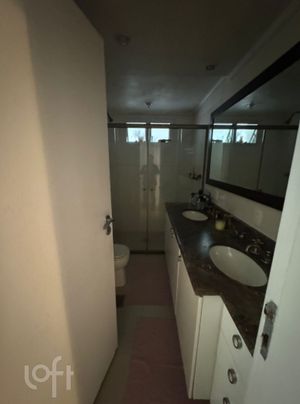 Image 7 - 890492