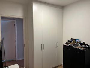 Image 7 - 890530