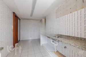 Image 7 - 890534