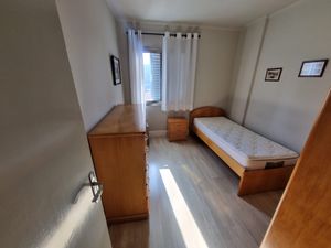 Image 8 - 890542