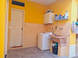 Image 19 - 890547
