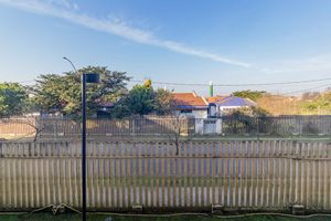 Image 4 - 890561