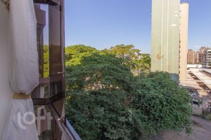 Image 11 - 890570