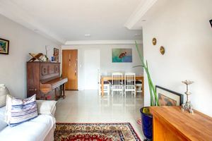 Image 4 - 890635