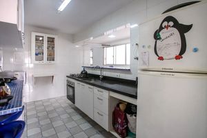 Image 7 - 890635