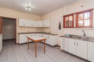 Image 22 - 890637
