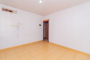 Image 29 - 890637