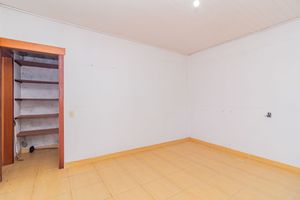 Image 30 - 890637