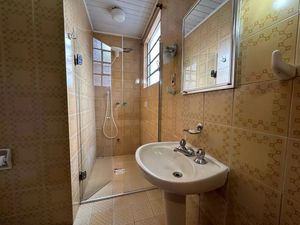 Image 6 - 890637