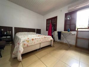 Image 4 - 890637