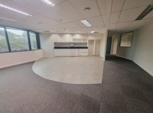 Image 6 - 890642