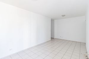 Image 6 - 890645