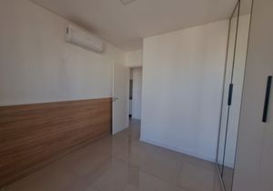 Image 6 - 890653