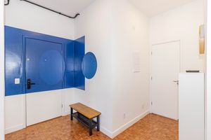 Image 6 - 890662