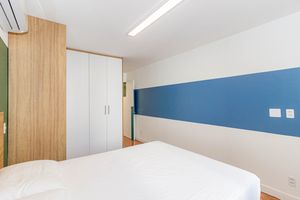Image 19 - 890662