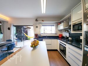 Image 6 - 890667