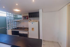 Image 6 - 890678