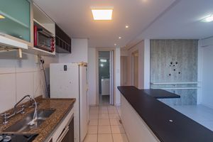 Image 9 - 890678