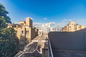 Image 4 - 890678