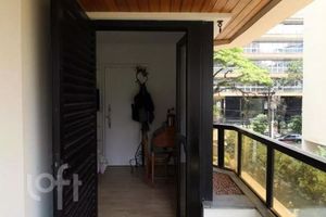 Image 37 - 890700