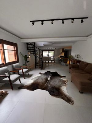 Image 2 - 890709