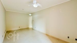 Image 6 - 890719