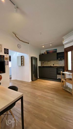 Image 6 - 890730