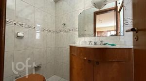 Image 13 - 890735