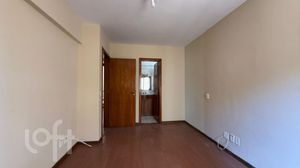Image 8 - 890735