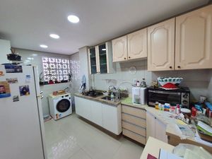 Image 1 - 890739