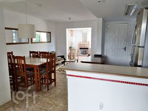 Image 6 - 890742