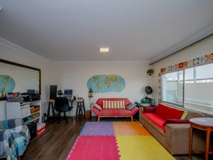 Image 8 - 890744