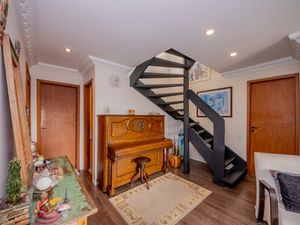 Image 3 - 890744