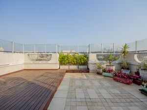 Image 31 - 890744