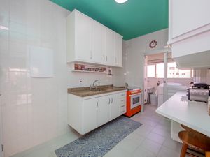 Image 19 - 890744