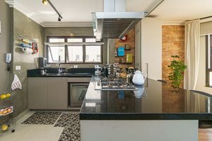 Image 21 - 890811