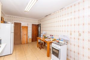 Image 18 - 890824